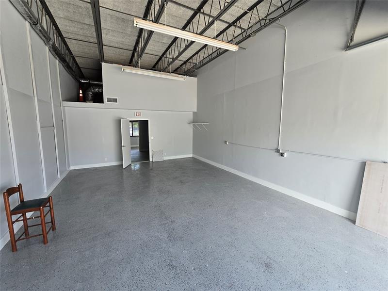Convenient Commercial Office